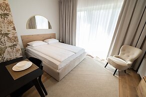 B85 Suites