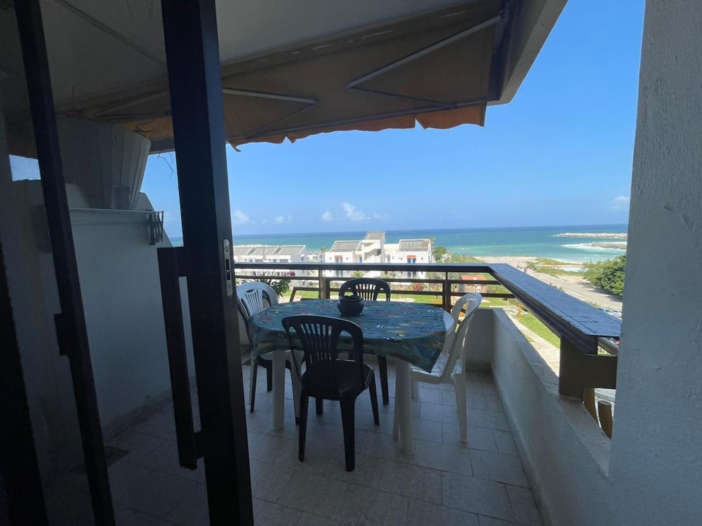 1 Bed Flat - Sleeps 2 - Pets - Pool - Smoking