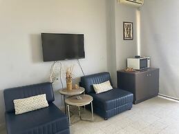 1 Bed Flat - Sleeps 2 - Pets - Pool - Smoking
