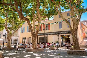 Sous les platanes