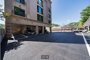 Mari Hotel