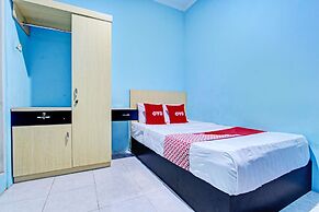 OYO 93209 Guest House Cemara 3