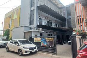 OYO 93209 Guest House Cemara 3