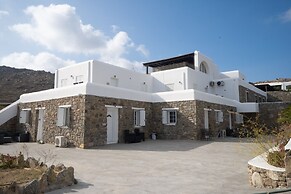 Island Nest Mykonos Suite w Shared Pool