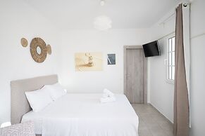 Island Nest Mykonos Suite w Shared Pool