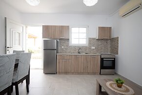 Island Dreaming Opal 2 Bd w shared pool