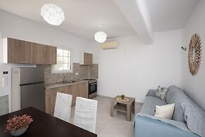 Island Dreaming Opal 2 Bd w shared pool