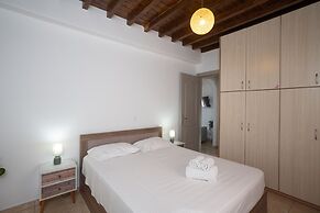 Mykonos Stylish Ivory Apt w Shared Pool