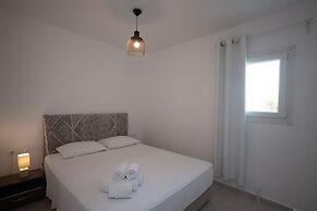 Ginger Gold Apt Getaway with Shared Pool