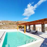 1 Bd Emerald Apt w Sparkling Shared Pool