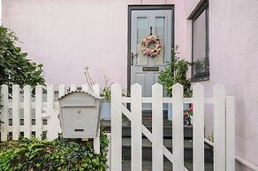 Moon's Cottage