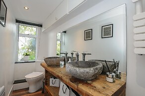 Moon's Cottage