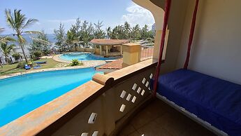 Lux Suites Eden Seafront Apartments