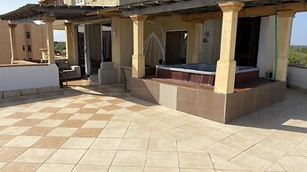 Lux Suites Eden Seafront Apartments