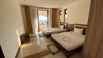 Lux Suites Eden Seafront Apartments