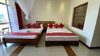 Lux Suites Eden Seafront Apartments
