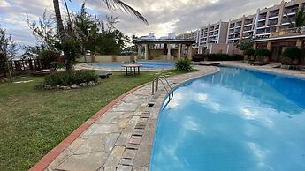 Lux Suites Eden Seafront Apartments