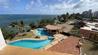 Lux Suites Eden Seafront Apartments