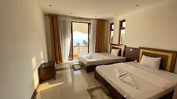 Lux Suites Eden Seafront Apartments