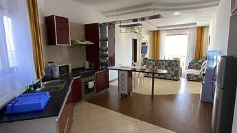 Lux Suites Eden Seafront Apartments