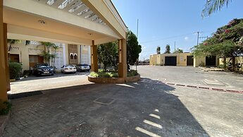 Lux Suites Eden Seafront Apartments