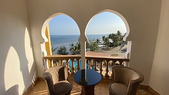 Lux Suites Eden Seafront Apartments