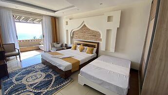 Lux Suites Eden Seafront Apartments