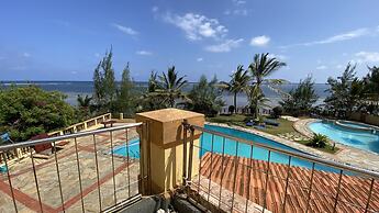 Lux Suites Eden Seafront Apartments