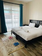Lux Suites Silverstone  Apartments