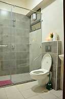 Lux Suites Silverstone  Apartments