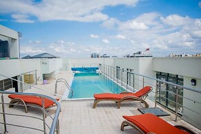 Lux Suites Silverstone  Apartments