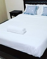 Lux Suites Silverstone  Apartments
