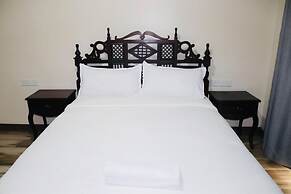 Lux Suites Silverstone  Apartments