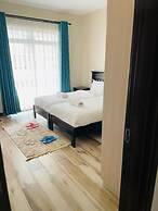 Lux Suites Silverstone  Apartments