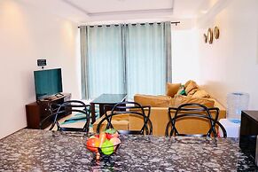 Lux Suites Silverstone  Apartments
