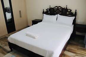 Lux Suites Silverstone  Apartments