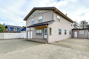 Crescent City Home w/ Hot Tub: Half-block to Beach