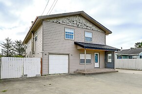 Crescent City Home w/ Hot Tub: Half-block to Beach