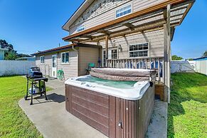 Crescent City Home w/ Hot Tub: Half-block to Beach