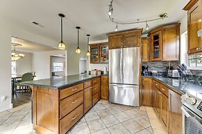 Crescent City Home w/ Hot Tub: Half-block to Beach
