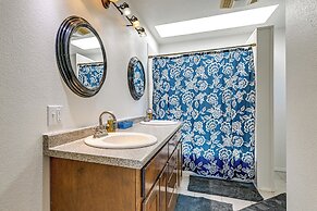 Crescent City Home w/ Hot Tub: Half-block to Beach