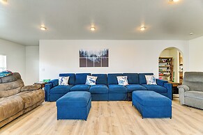Crescent City Home w/ Hot Tub: Half-block to Beach