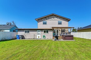 Crescent City Home w/ Hot Tub: Half-block to Beach