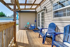 Crescent City Home w/ Hot Tub: Half-block to Beach