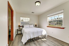 Crescent City Home w/ Hot Tub: Half-block to Beach