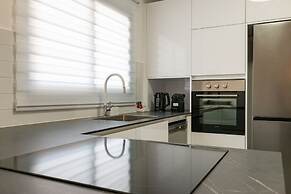 Luxury APT 3 BR New Tower Parking
