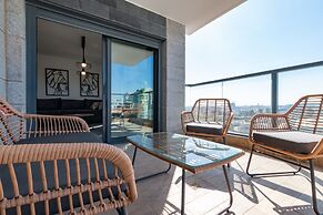 Luxury APT 3 BR New Tower Parking