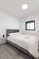 Luxury APT 3 BR New Tower Parking