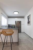 Luxury APT 3 BR New Tower Parking