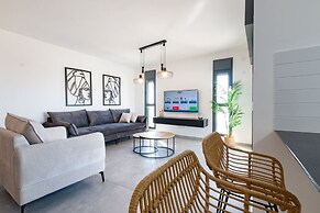 Luxury APT 3 BR New Tower Parking